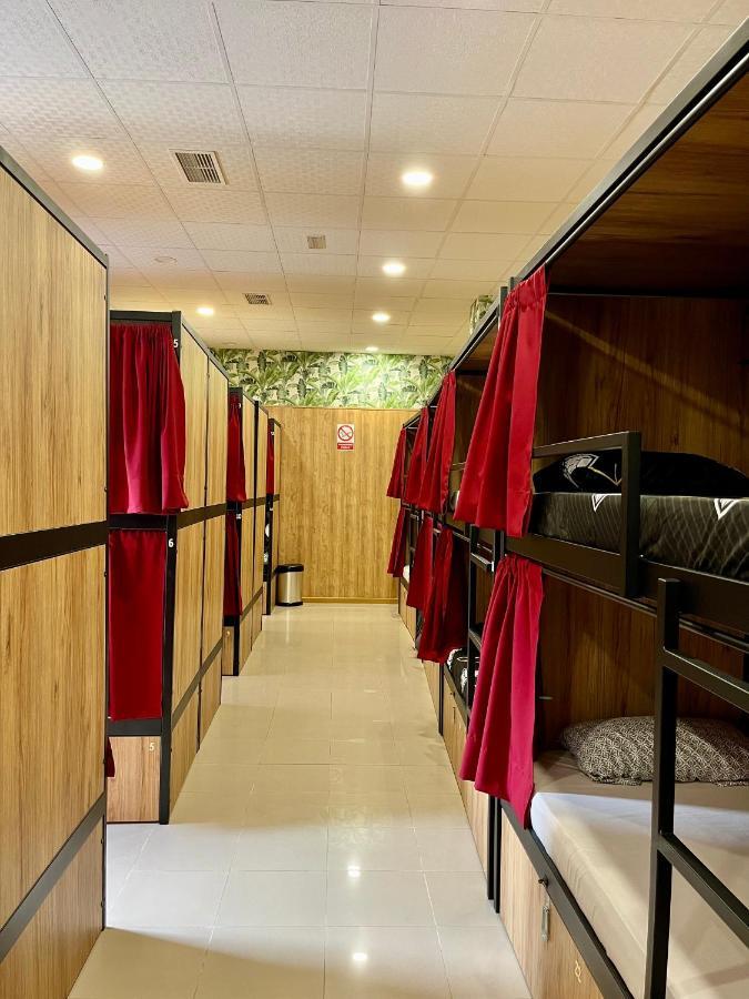 Velvet Hostel Madrid Exterior photo